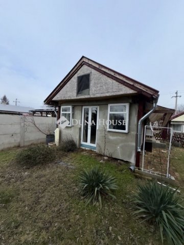 Eladó nyaraló, Mogyoródon 7.5 M Ft, 3 szobás