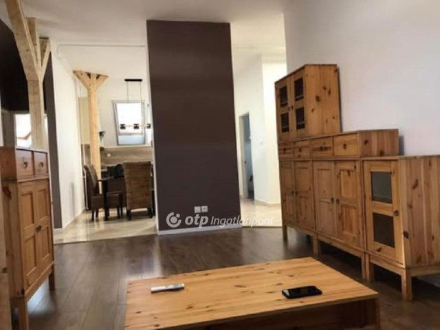 Eladó téglalakás, Székesfehérvárott 79 M Ft, 1+3 szobás