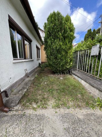 Eladó családi ház, Gödöllőn 60 M Ft, 2 szobás
