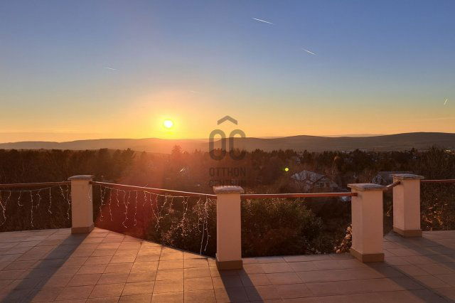 Eladó családi ház, Budakeszin 339 M Ft, 7 szobás