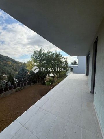 Eladó téglalakás, Pécsett 130 M Ft, 3 szobás