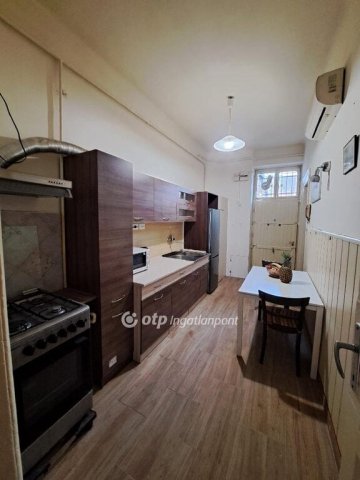 Eladó téglalakás, Budapesten, VIII. kerületben 65 M Ft, 3 szobás