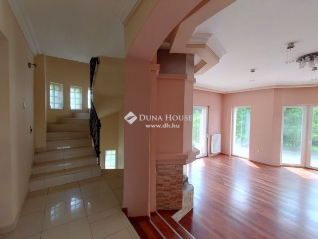 Eladó családi ház, Pilisborosjenőn 193 M Ft, 6 szobás