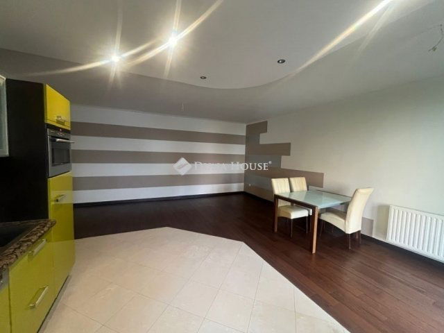 Eladó téglalakás, Pécsett 88.9 M Ft, 2 szobás