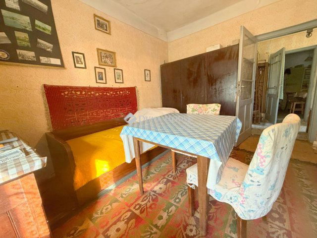 Eladó családi ház, Gávavencsellőn 4 M Ft, 2 szobás