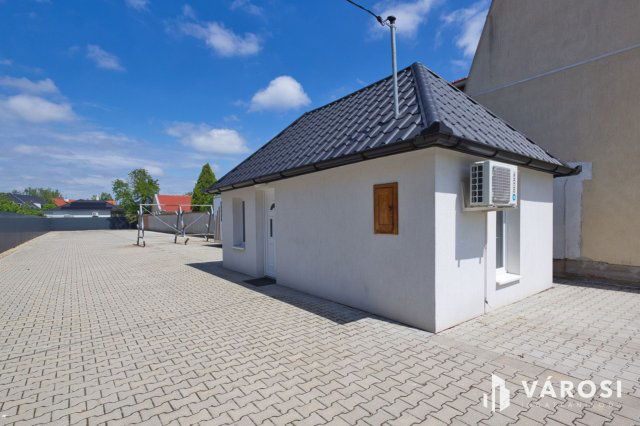 Eladó ipari ingatlan, Békéscsabán 32.5 M Ft, 1 szobás