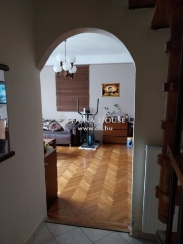 Eladó családi ház, Vecsésen 110 M Ft, 5 szobás
