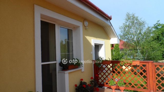 Eladó családi ház, Bocskaikerten 240 M Ft, 3 szobás
