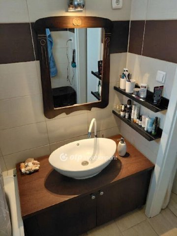 Eladó téglalakás, Győrött 79 M Ft, 3 szobás