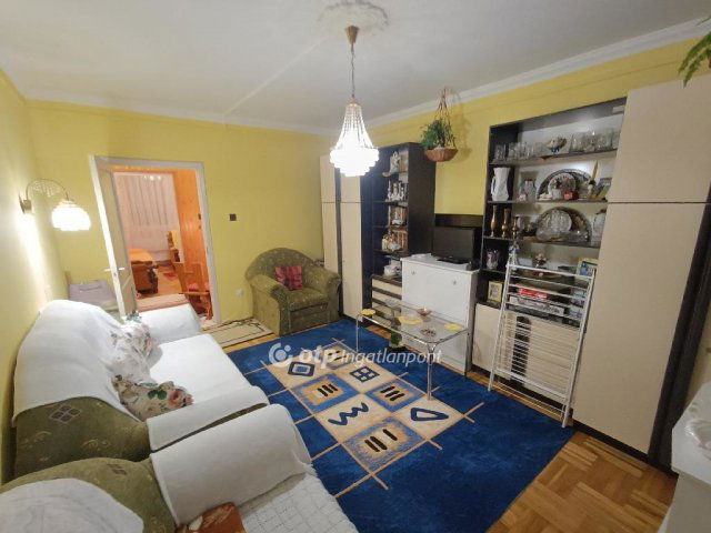 Eladó panellakás, Kisvárdán 35 M Ft, 2 szobás