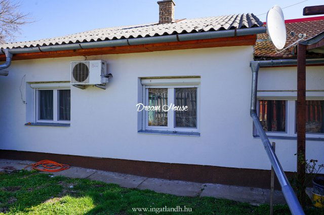Eladó ikerház, Nyíregyházán 32.5 M Ft, 2 szobás
