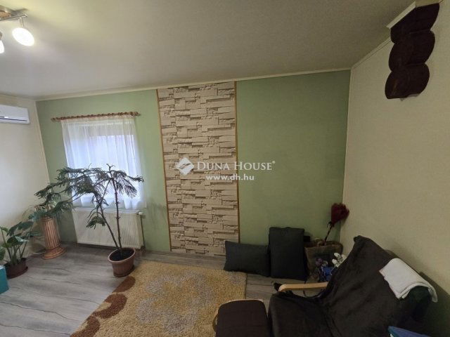 Eladó családi ház, Szigetszentmiklóson 129.9 M Ft, 7 szobás