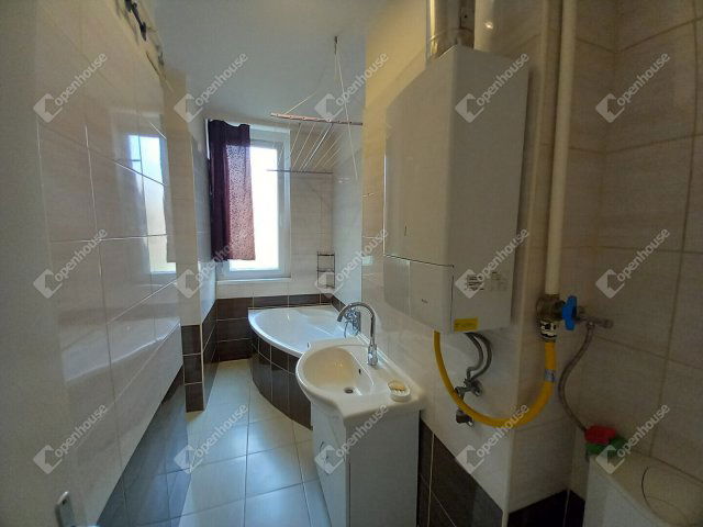 Eladó téglalakás, Szolnokon 27.5 M Ft, 2 szobás