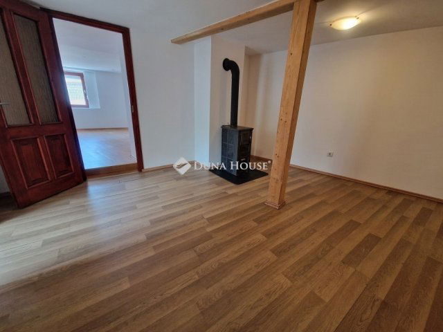 Eladó családi ház, Baján 23.5 M Ft, 4 szobás