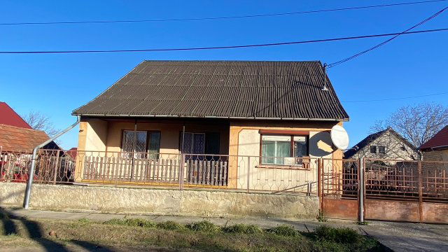 Eladó családi ház, Simontornyán 26 M Ft, 4 szobás