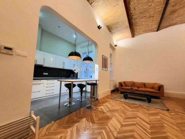 Eladó téglalakás, Budapesten, VI. kerületben 160 M Ft, 3 szobás