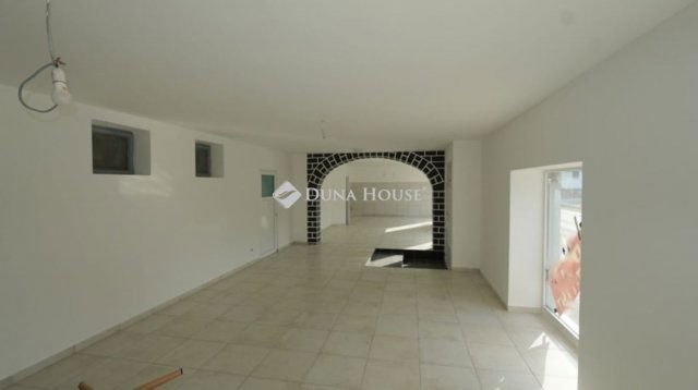 Eladó üzlethelyiség, Zalaszentivánon 130 M Ft, 2 szobás