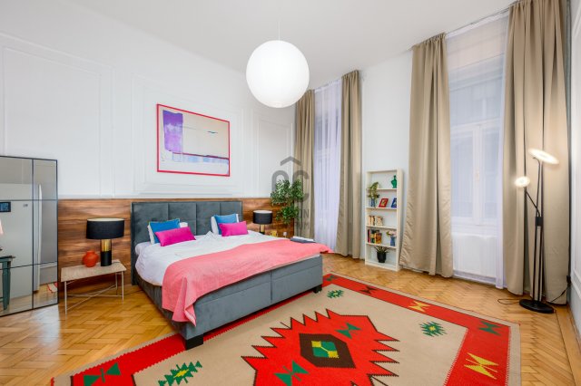 Eladó téglalakás, Budapesten, VI. kerületben 150 M Ft, 4 szobás