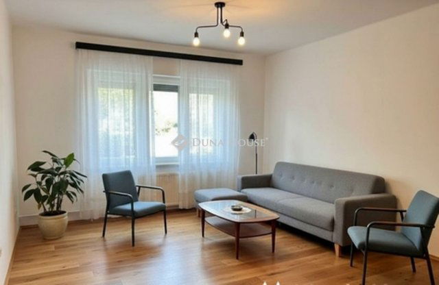 Eladó családi ház, Vácon 110 M Ft, 5 szobás