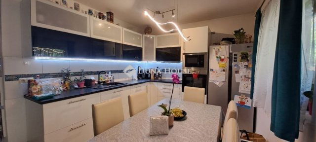 Eladó családi ház, Szigetszentmiklóson 109 M Ft, 4 szobás