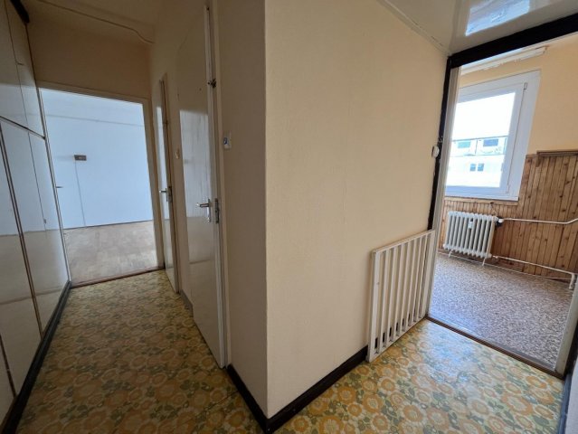 Eladó panellakás, Tatabányán 35.9 M Ft, 2 szobás