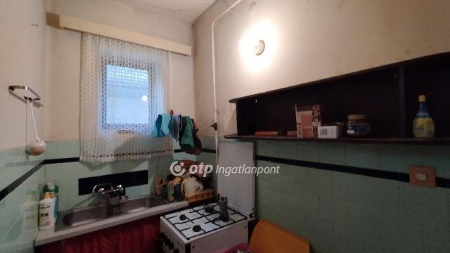 Eladó családi ház, Jászberényben 30 M Ft, 2 szobás