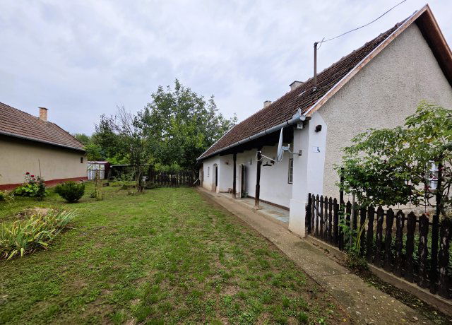 Eladó családi ház, Tiszaeszláron 8.2 M Ft, 1 szobás