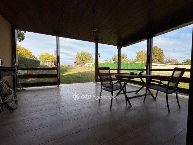 Eladó családi ház, Gombán 199.9 M Ft, 4 szobás