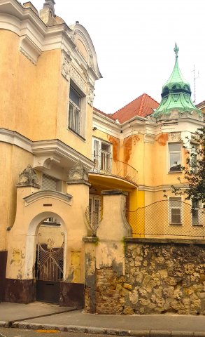 Eladó családi ház, Kaposváron 184 M Ft, 9+2 szobás