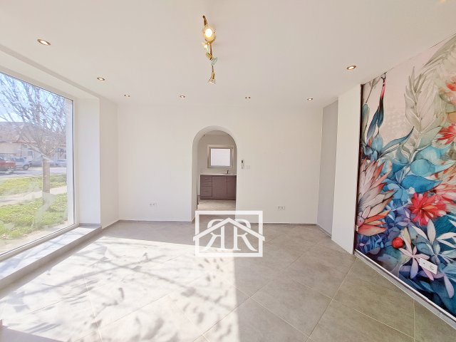 Kiadó üzlethelyiség, Deszken, Alkotmány utcában 120 E Ft / hó