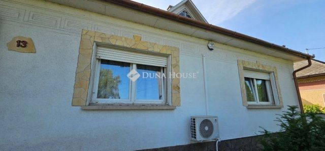 Eladó családi ház, Tápiószecsőn 74.9 M Ft, 5 szobás