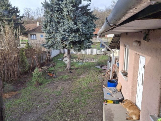 Eladó családi ház, Sárisápon 69.5 M Ft, 5 szobás