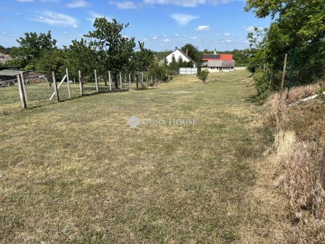 Eladó telek, Magyaralmáson 8.5 M Ft / költözzbe.hu