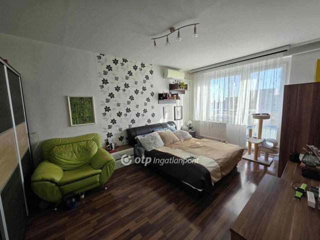 Eladó panellakás, Debrecenben 54.9 M Ft, 1+1 szobás