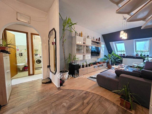 Eladó téglalakás, Egerben 61.9 M Ft, 2+2 szobás