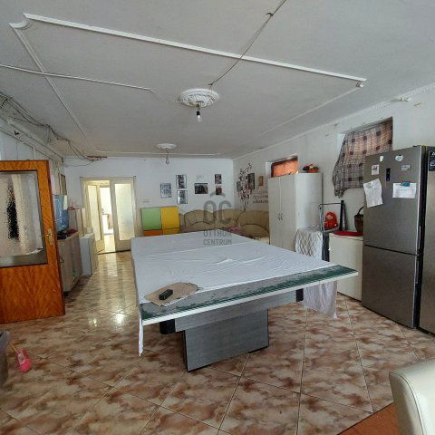 Eladó családi ház, Berkesden 48.9 M Ft, 8 szobás