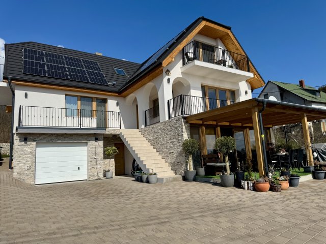 Eladó családi ház, Vonyarcvashegyen 229 M Ft, 5 szobás