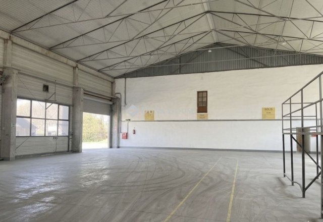 Kiadó ipari ingatlan, Petőfibányán 2338 E Ft / hó