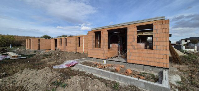 Eladó ikerház, Vecsésen 138 M Ft, 4 szobás