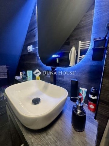 Eladó családi ház, Vecsésen 99 M Ft, 4 szobás