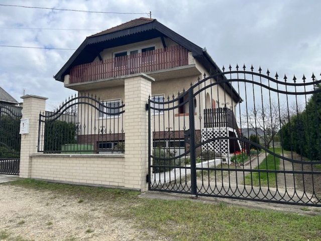 Eladó családi ház, Szigetszentmiklóson 144.9 M Ft, 4 szobás