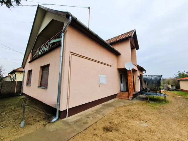 Eladó családi ház, Balotaszálláson 28 M Ft, 6 szobás