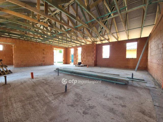 Eladó ikerház, Kistokajon 100 M Ft, 3 szobás