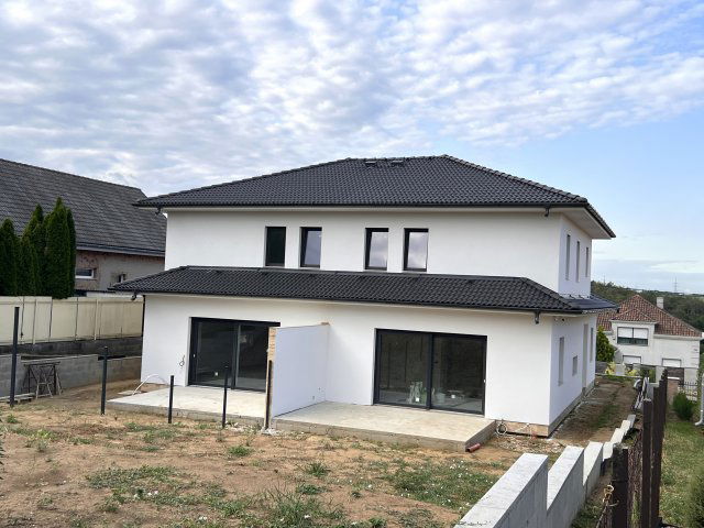 Eladó ikerház, Pécelen 149 M Ft, 5 szobás / költözzbe.hu
