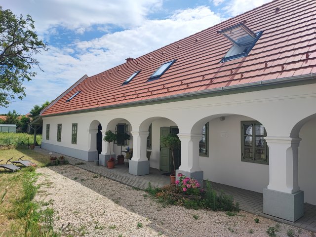 Eladó családi ház, Hegykőn 179 M Ft, 5+1 szobás