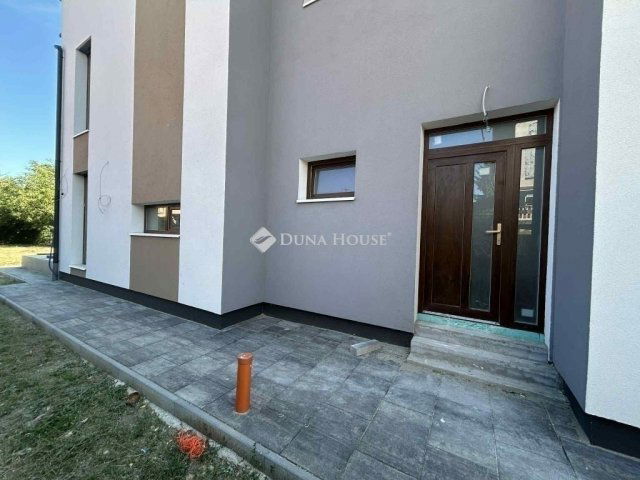 Eladó ikerház, Budapesten, XVIII. kerületben 173 M Ft, 5 szobás