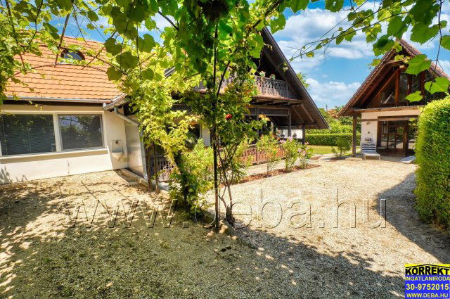 Eladó családi ház, Balatonlelleén 95.344 M Ft, 5 szobás