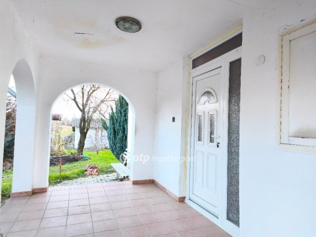 Eladó családi ház, Orosházán 32 M Ft, 2 szobás