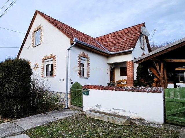 Eladó családi ház, Erdősmárokok 69 M Ft, 6 szobás