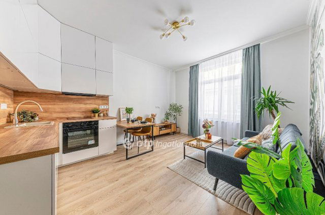 Eladó téglalakás, Budapesten, VI. kerületben 59 M Ft, 1 szobás